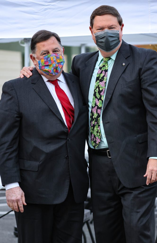 Executive Director Christopher Lyons with Board of Directors President Brian Gwynn standing together with masks on at AIM Services Vin Le Soir 2021
